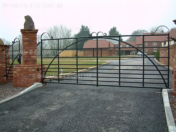 ESTATE type DRIVEWAY GATES